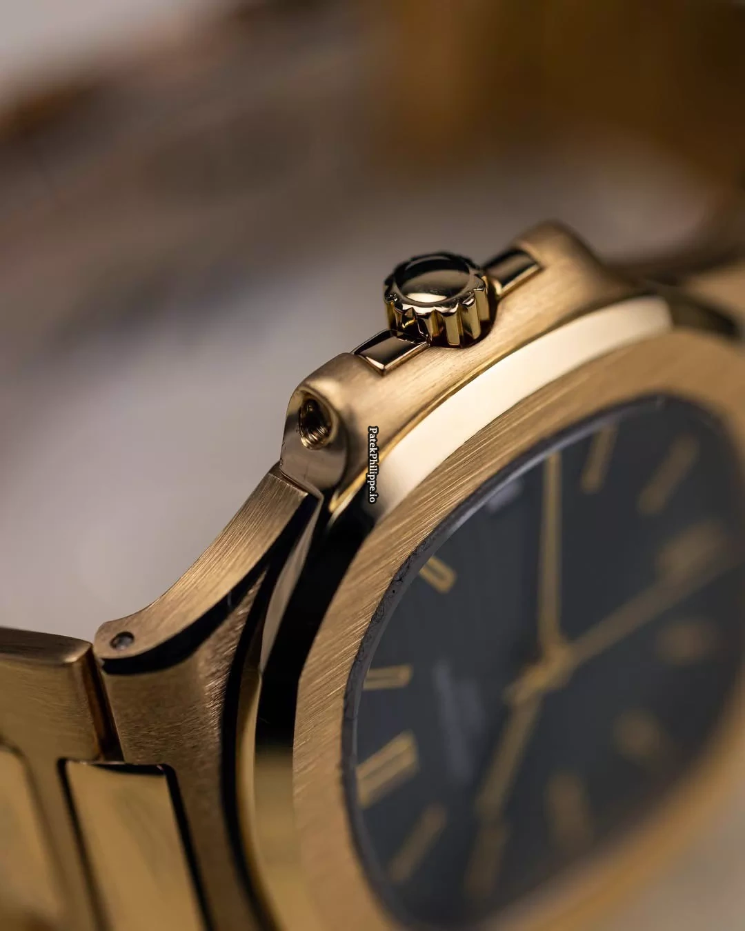 Patek Philippe Nautilus 5711/1A-010 Blue Dial Stainless Steel Men's Watch - Image 3
