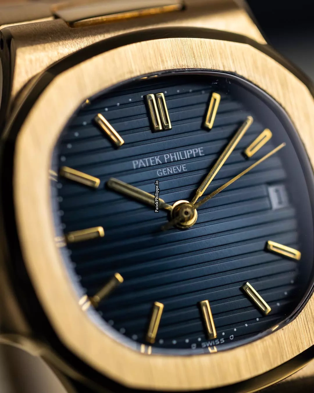 Patek Philippe Nautilus 5711/1A-010 Blue Dial Stainless Steel Men's Watch - Image 4