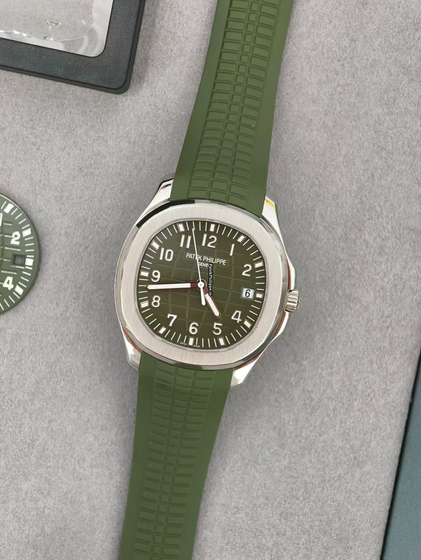 Aquanaut Green Grenade 42mm White Gold Plated Automatic 324 SC Decorated Movement - Image 4