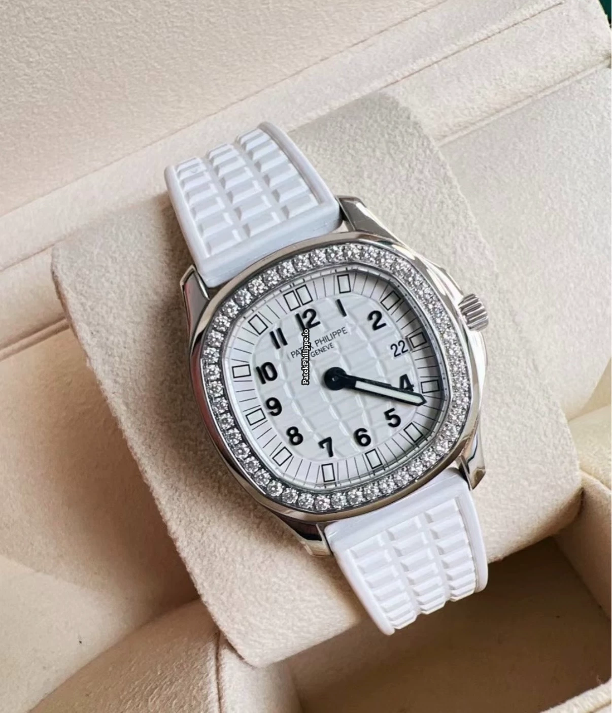Aquanaut Luce 5067A White Dial Diamond Steel Quartz Ladies Watch