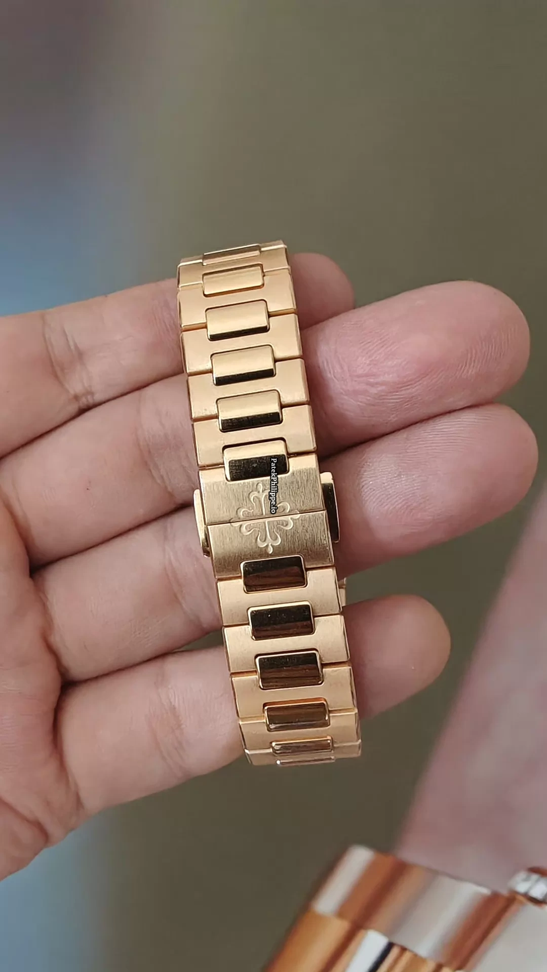 Nautilus 7118 1200R 010 Ladies Watch 35.2mm 18k Rose Gold Diamond Bezel Golden Brown Opaline Dial - Image 8